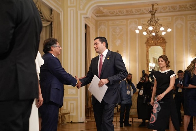 Vicepresidente Carrizo Jaén presenta saludos al nuevo presidente de Colombia Gustavo Petro